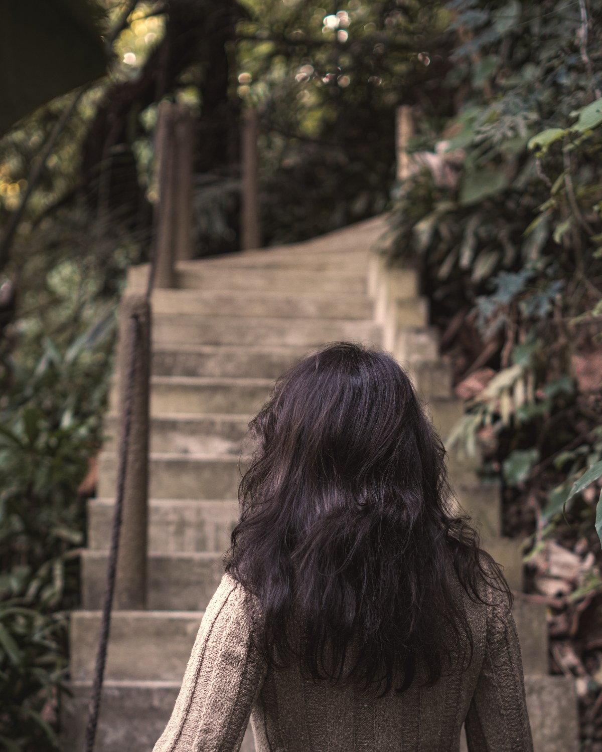 Tima Rasekh on the steps
